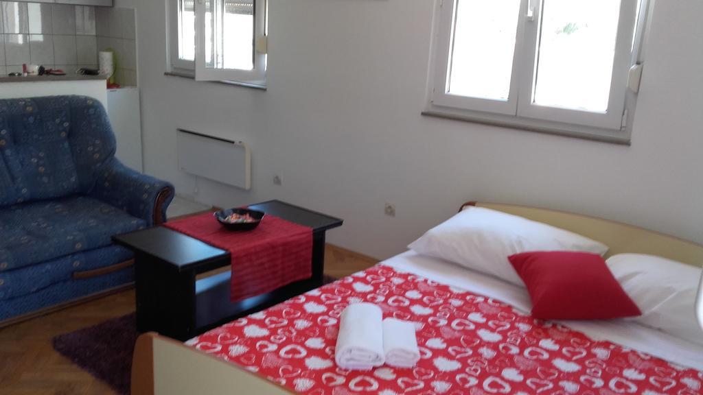Apartment Max أوميس المظهر الخارجي الصورة